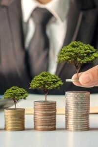 Green finance reached another significant milestone in 2023, surpassing 2,000 billion dollars in global investments dedicated to environmentally sustainable projects and initiatives. This meteoric growth underlines the growing commitment of financial players to the transition to a more environmentally-friendly economy.